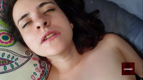 Play MP4 - Green eyes 19yo Sahara cums because a man over 50 is jerking her off