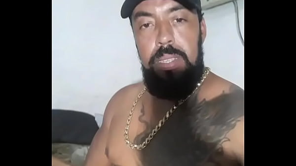 AMIGOS FAZEM APOSTA SOBRE CHUPADA E GOSADA NA BOCA ACEITEI E CHUPEI MINHA AMIGA GOSADA NA MINHA BOCA GOSTOSA 