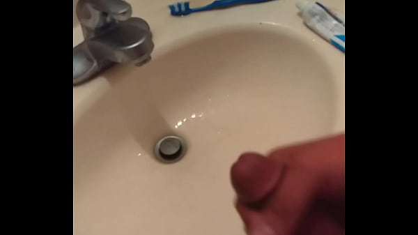 Me masturbo enel baño y me vengo