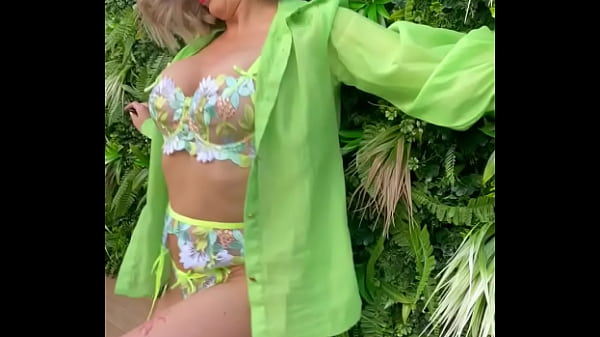 S&eacute;rie photo au couleur de l'&eacute;t&eacute;. Accessible en entier et en PORN pour tous ... 