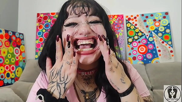 Bimbo curvy girl mouth tongue fetish 