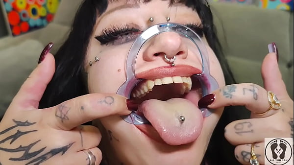 Bimbo curvy girl mouth tongue fetish 