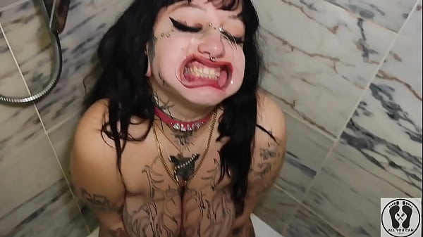 Bimbo curvy girl mouth tongue fetish