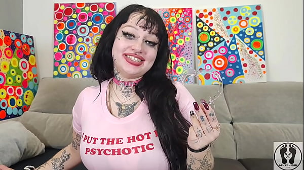 Bimbo curvy girl mouth tongue fetish