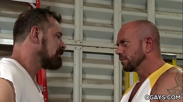 Play MP4 - Mature men fucks at work