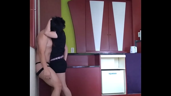 金蹴り95　タマ責め