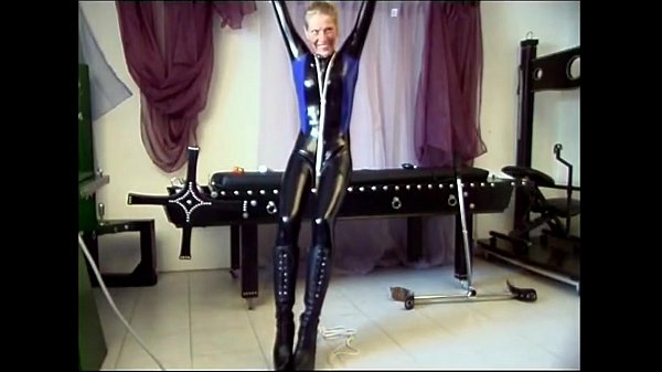 Play MP4 - Sexy chick loves to be t&period;