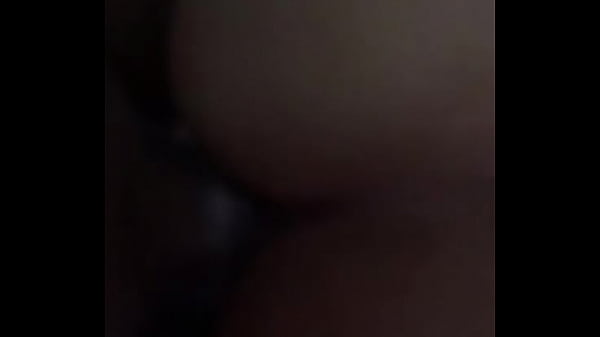 Safada sendo fodida por tr&aacute_s (18)