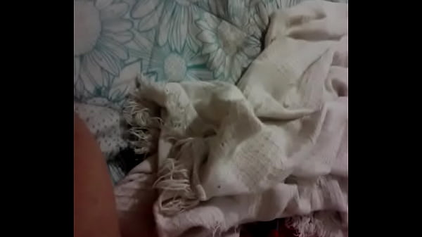 Play MP4 - Ella se masturba