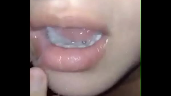 Filmei Vendendo Minha Calcinha Usada Depois De Engolir A Porra Do Meu Marido thumbnail