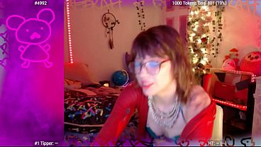 pretty model lovemesecret cringes at her chat