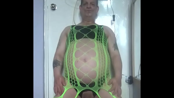 i am a crossdressing pee swallower 