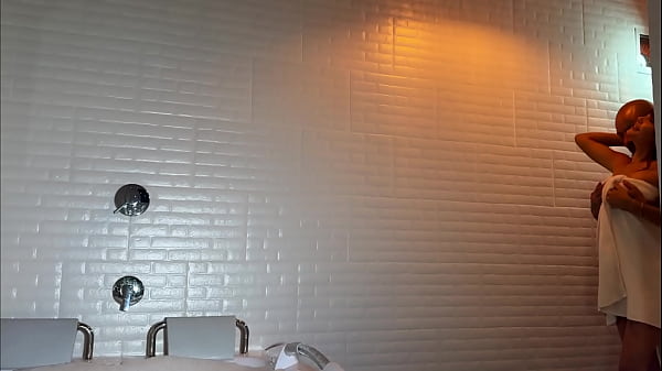 Nonton Follando Con La Hermosa Joven Colombiana Allison Sweet En Un Jacuzzi thumbnail