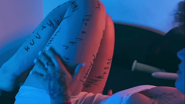 Nonton Emilly Is Here With Her Hot And Pretty Feet thumbnail