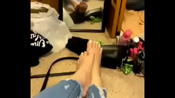 Nonton Sexy Foot Tease thumbnail