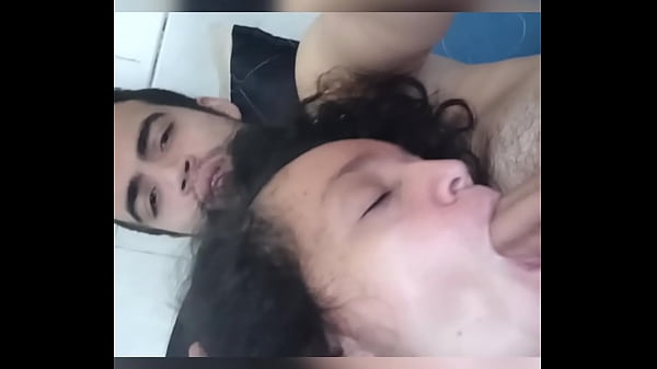 Play MP4 - Me la chupa antes de metersela por el culo - Sexo Anal