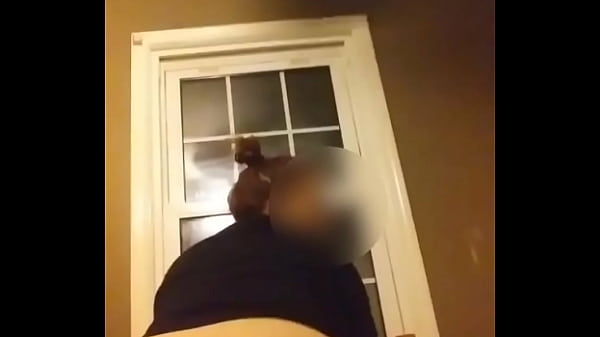 Thick chick masturbates 