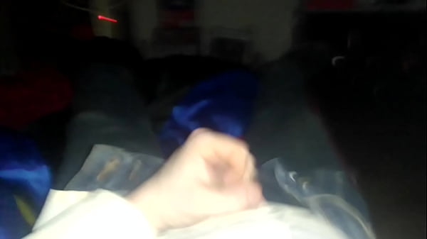 Play MP4 - r&eogon;czna robota w &sacute;mierdz&aogon;cych ciuchach