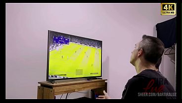 O Corno Perdeu No Jogo E Ganhei Um Nerd Pauz&atilde;o Pra Me Comer - Completo thumbnail