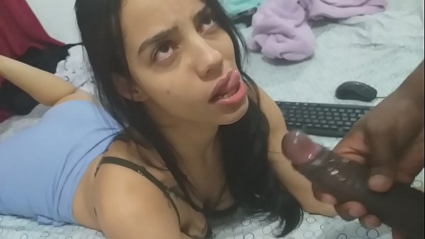 Play MP4 - morena safada fazendo garganta profunda  e engolindo leitinho do negao