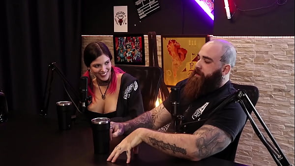 Ela queria ser_modelo eele a conheceu_no Tinder Queen_e Iron