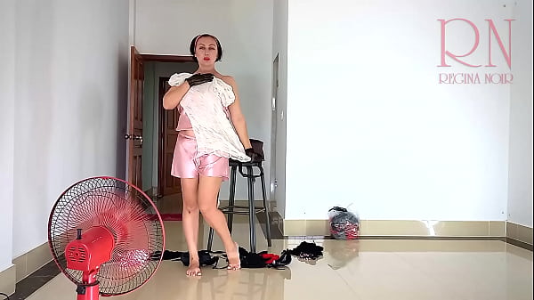 The chick is going to the resort_Trying_on linen_and dresses 1