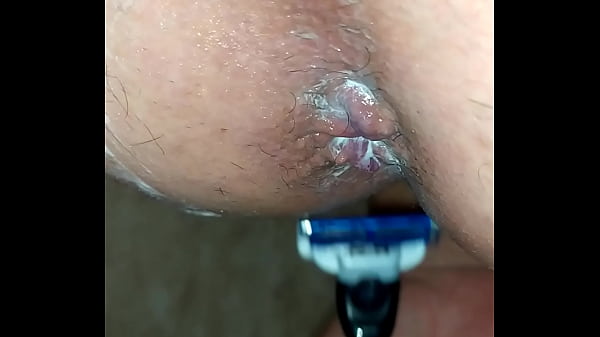 Play MP4 - Gay - Depilando o Rab&atilde;o Para Levar Vara