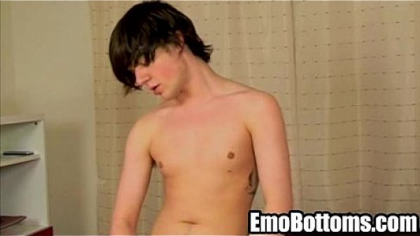 Emo twink Sandy Jenkins playing with his hard cock 