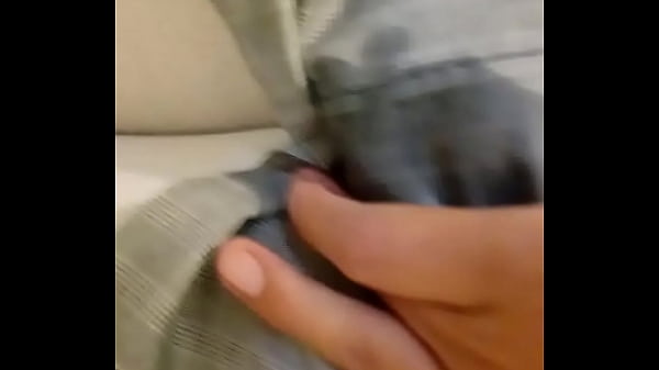 le presto mi uniforme a mi pap&aacute; y se lo pone 