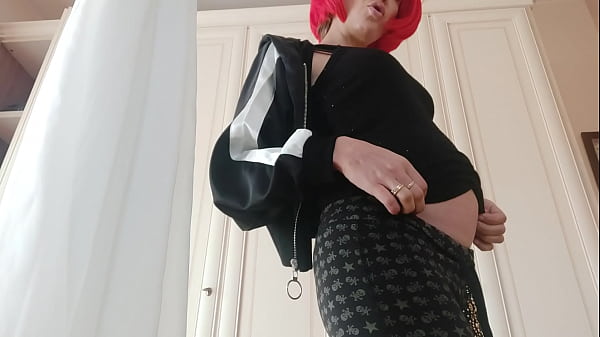 I am pregnant and i love to show it 