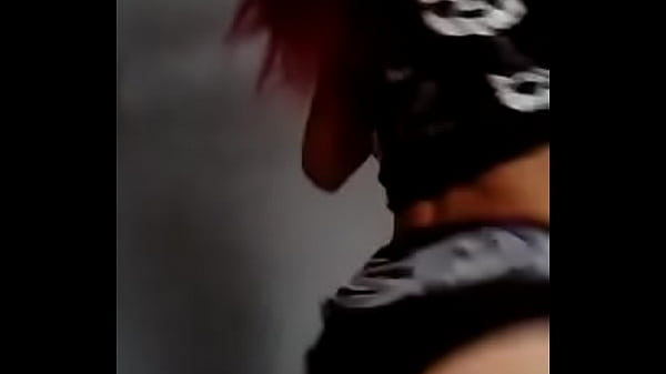 chicaemo bailando reggaeton