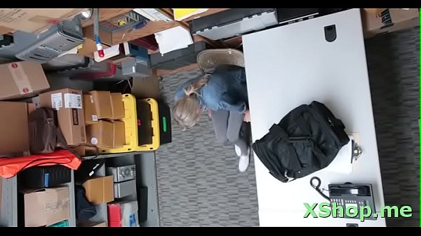 Cheerful Emma Hix gives dink a nicesucking