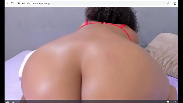 Ebony shows off ass