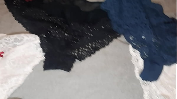 Play MP4 - Karen me dej&oacute; jalarmela con su tanga rosa favorita y me perst&oacute; todos sus calzones hasta echarle toda la leche