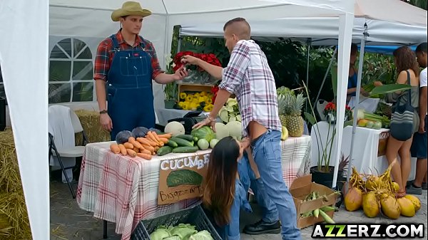 farmerswife Eva Lovia_bangs inthe market