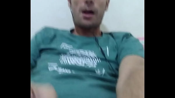 Play MP4 - Ruivo batendo punheta com vontade at&eacute; gozar