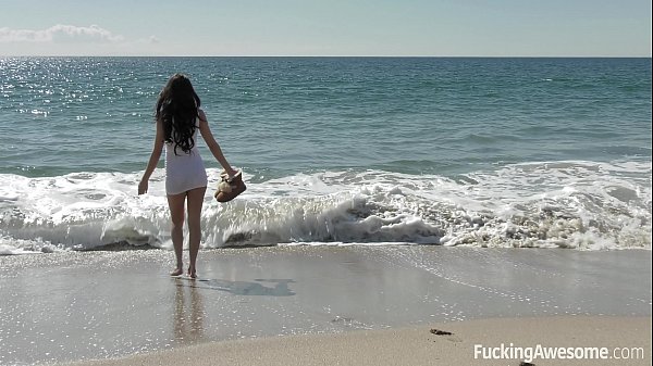 Play MP4 - Sexy Sofi Ryan seducing the photographer