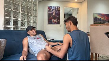Macho dotado fudendo parceiro depois da academia