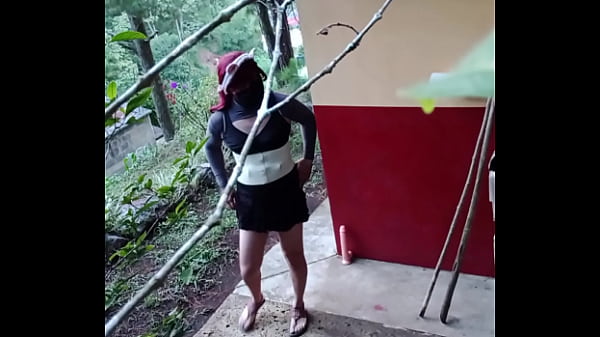 Play MP4 - Puta entra a mi casa y le dej&eacute; juguete para que juegue&comma; la grab&eacute; pero al final se di&oacute; cuenta