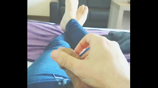 Imaginando o macho ativo na punheta 