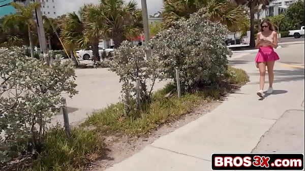 Nonton Introverted Teen Ditches Shyness For A Sloppy Blowjob And Hard Fuck thumbnail