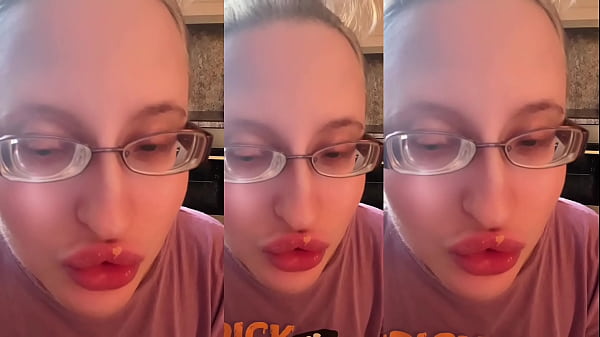 Nonton Licking Listen In Headphones thumbnail