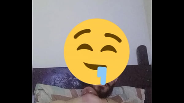 Novinho dotado batendo punheta 