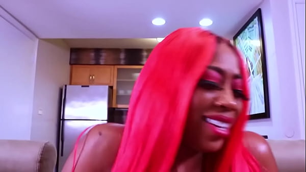 Play MP4 - Victoria Cakes Stars In Her First Scary Movie