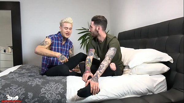 Play MP4 - Badpuppy's Mickey Taylor pounds Frankie Quinn