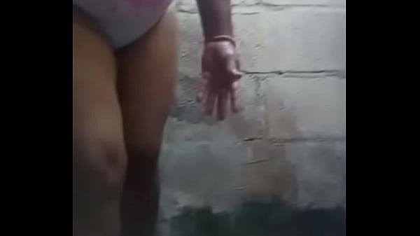 Se&ntilde_ora se muestra en el ba&ntilde_o