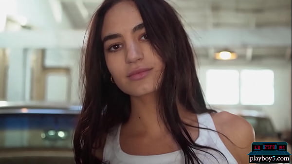 Nonton Pretty Latina Centerfold Playmate Hottie Shows Off Her Amazing Body While On A Backseat Of A Car thumbnail