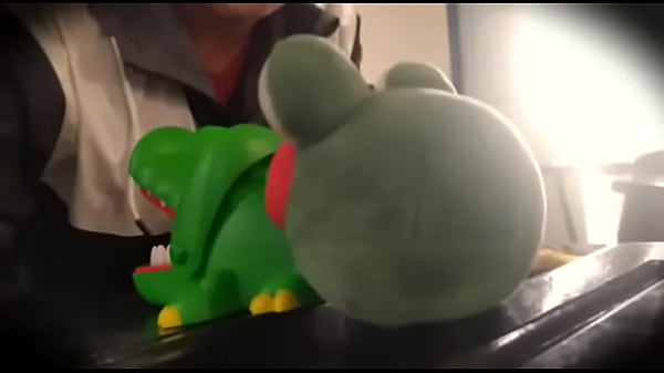 B'sotes y cocodrilo tienen sexo descontrolado en sal&oacute;n de clases enfrente de dos chicos virgenes 