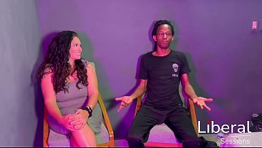 Milf Tetona Es Follada Por Un Negro De Pene Enorme "no La Aguanta" thumbnail