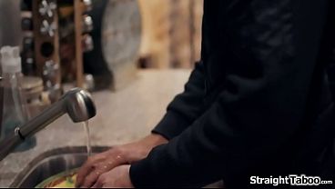 Nonton Athena Faris Stays Over At A Guys House.shes Ing His Country But After They Get Into An Argument He Asks Her To Leave.shell Do Anything To Stay thumbnail